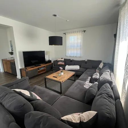 Niege Schueuen * Born