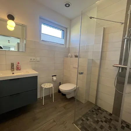 Niege Schueuen * Born