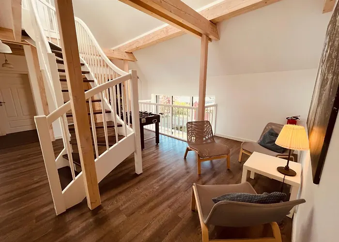 Niege Schüün * Born